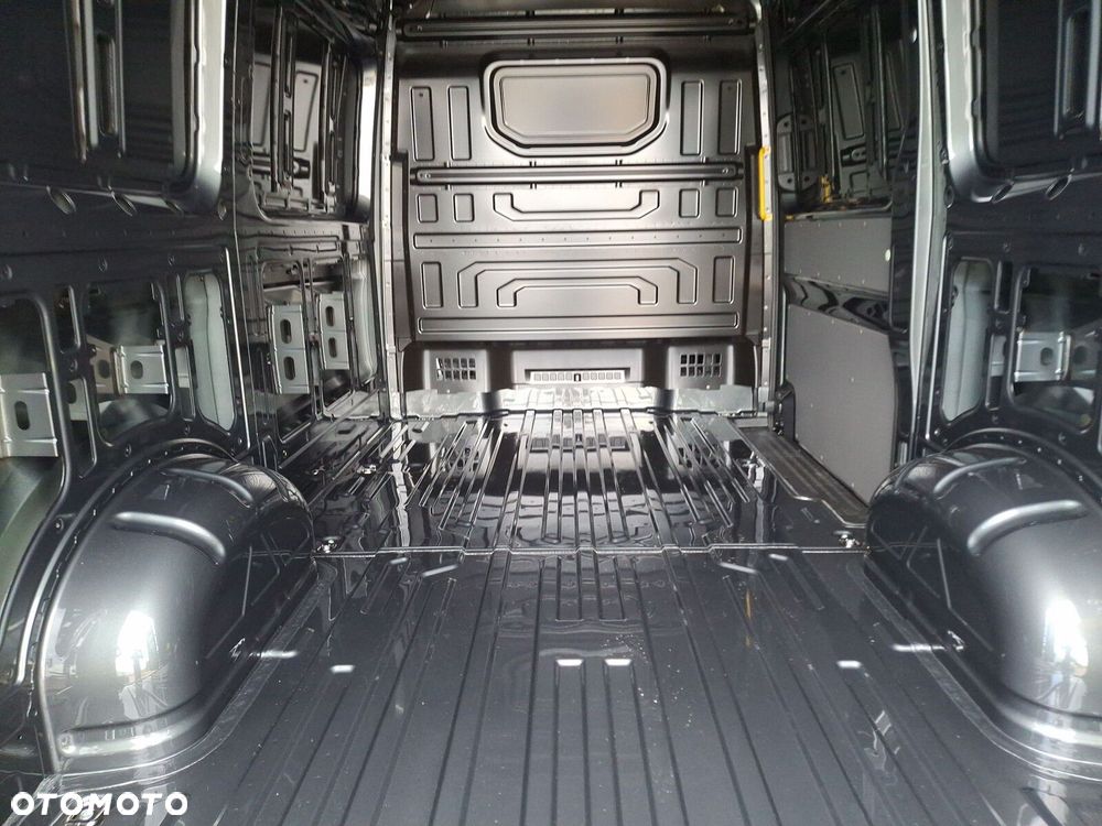 Volkswagen Crafter 35 furgon 177km Automat 3640 - 34