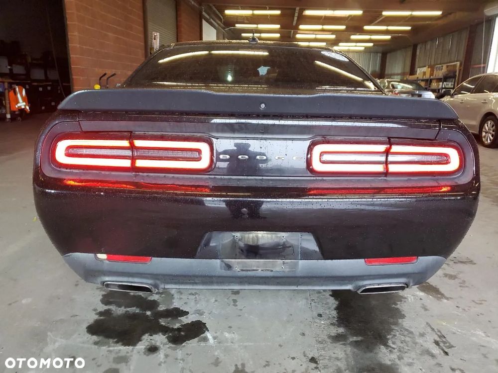 Dodge Challenger - 6