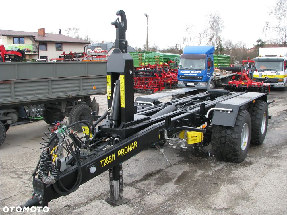 Pronar Przyczepa hakowa PRONAR T-285/1 - 17,7t do obsługi kontenerów rolniczych, budowlanych i komunalnych oraz platform  transportowych,  Kontener KO-04 -13,5t, Kontener KP-10 -7ton - 10
