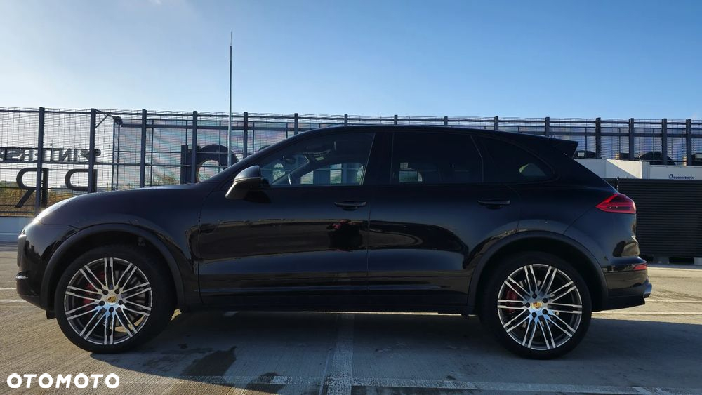 Porsche Cayenne Turbo - 10