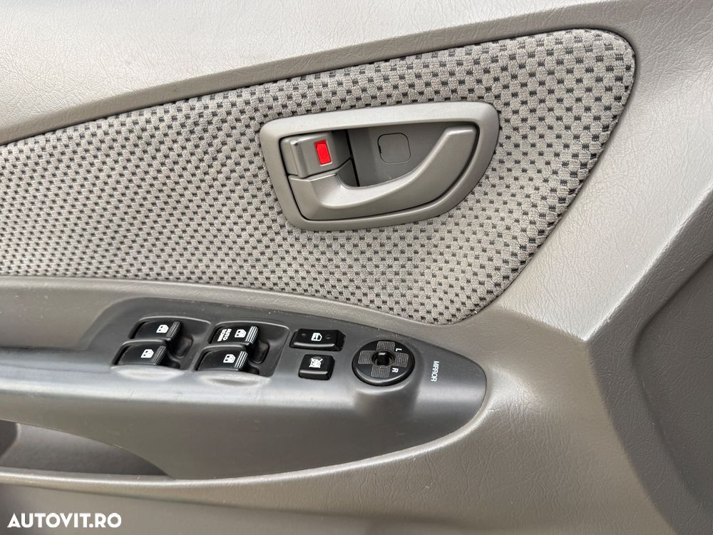 Hyundai Tucson 2.0 CRDI VGT GLS 4WD STD - 11