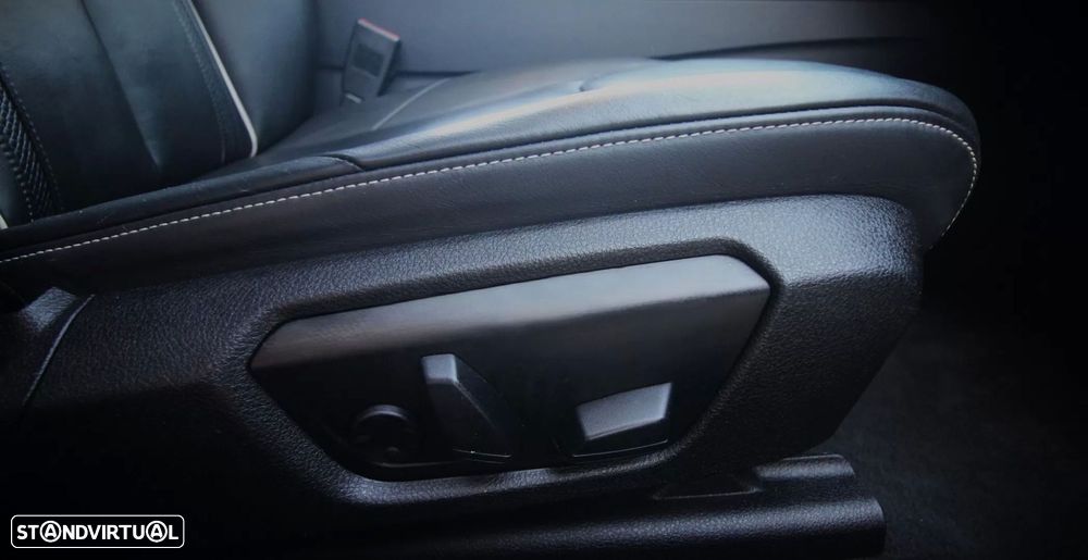 BMW 335 i xDrive L.Mod.Auto - 32