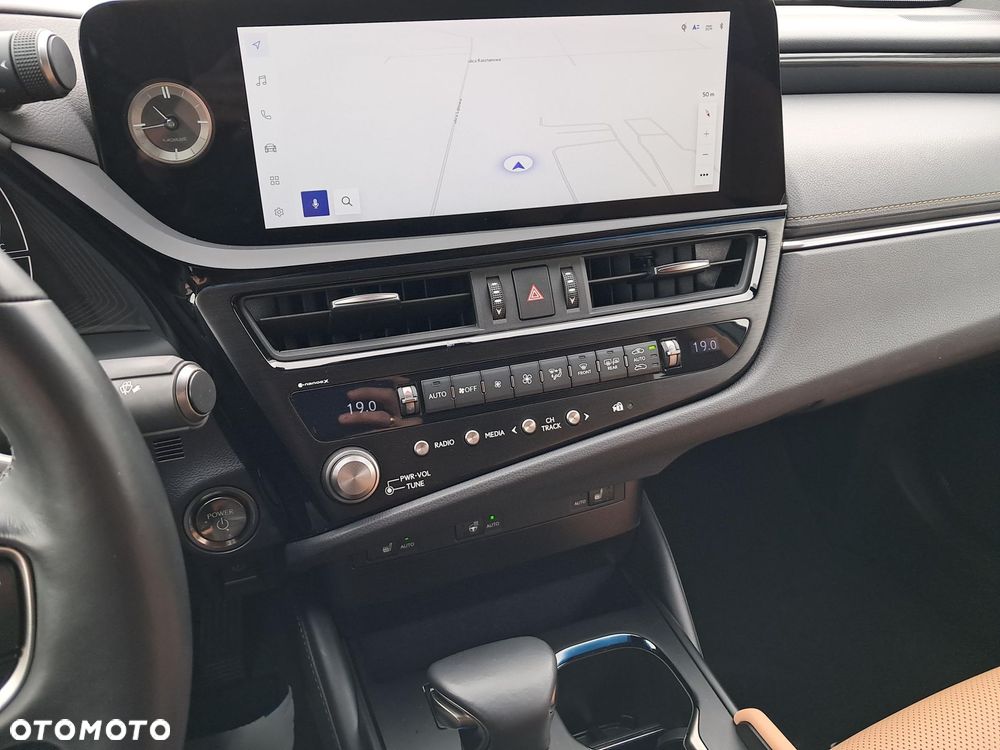 Lexus ES 300h Business Edition - 14