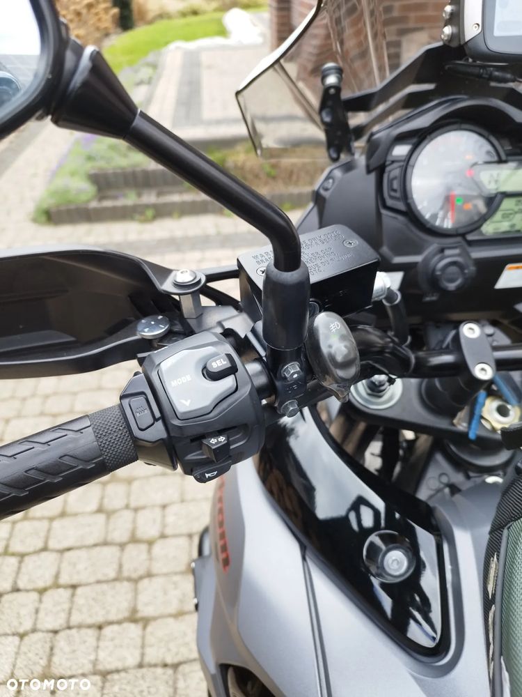 Suzuki V-STROM - 10