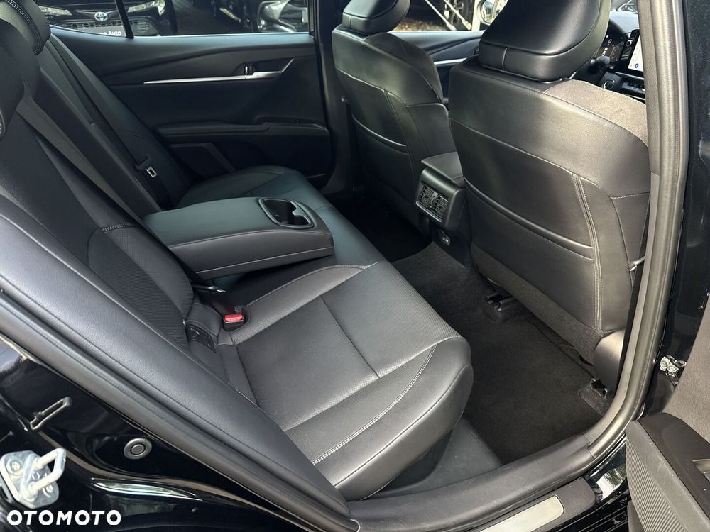 Toyota Camry - 12