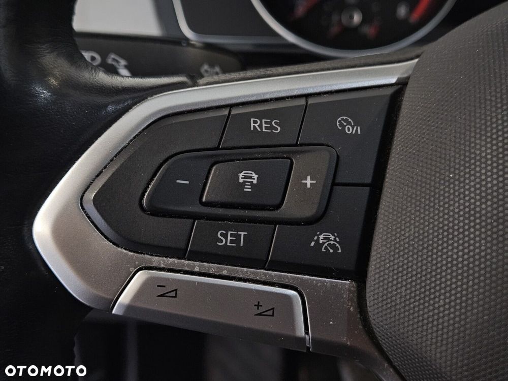 Volkswagen Passat - 12