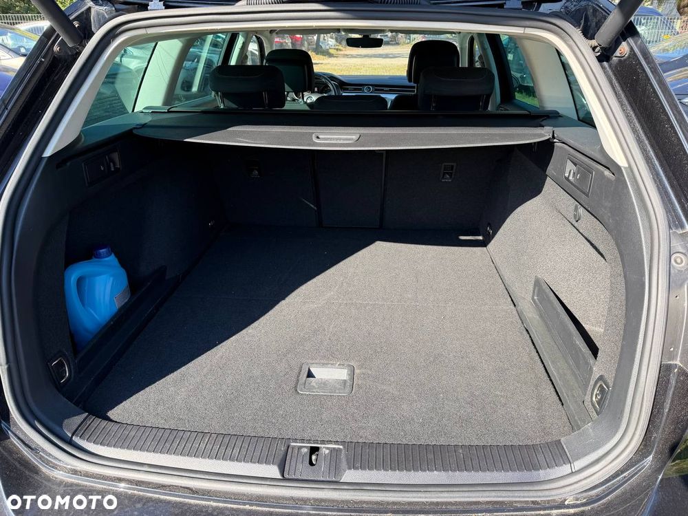 Volkswagen Passat - 20