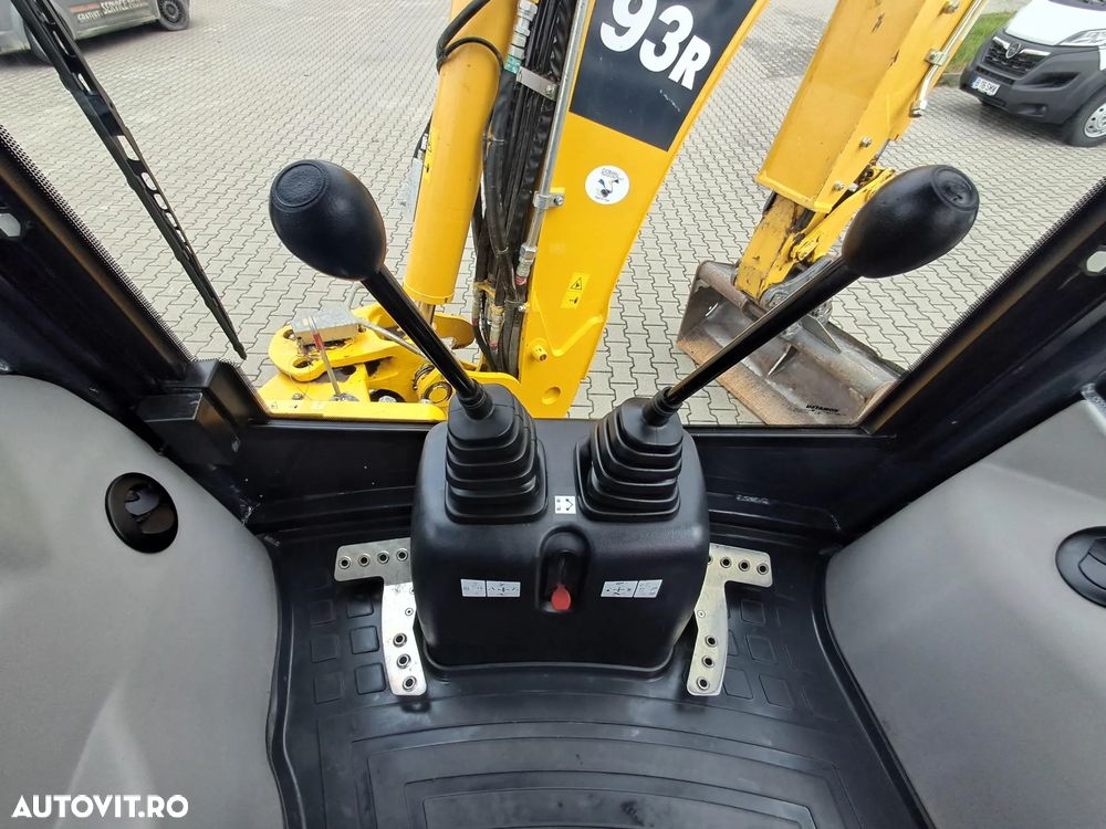 Komatsu wb93r-8 4x4 cupa multifunctionala 4 cupe brat telescopic - 31