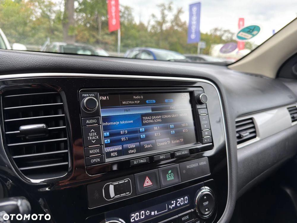 Mitsubishi Outlander Instyle NAVI + - 33