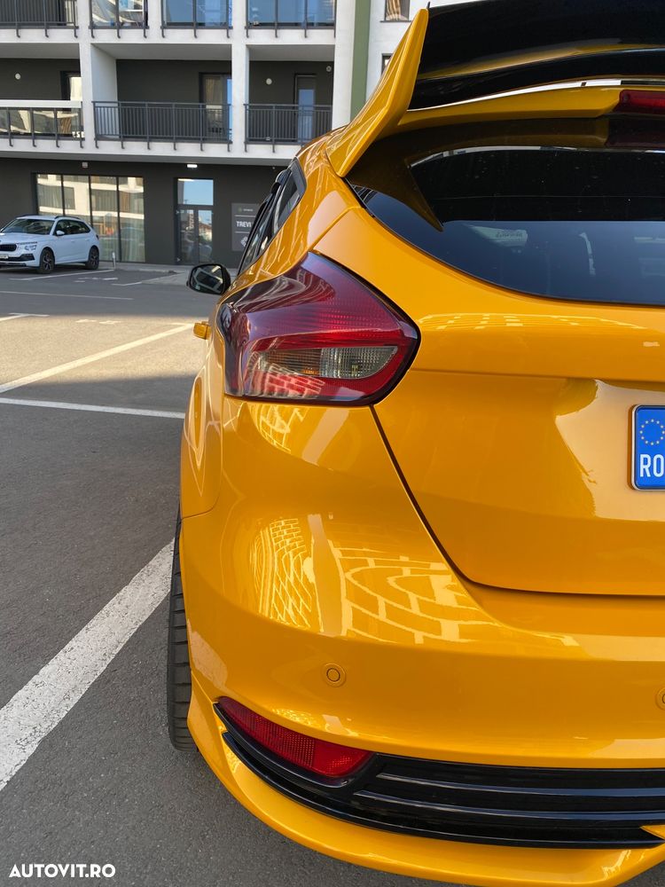 Ford Focus 2.0 EcoBoost ST - 8