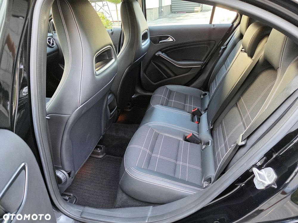 Mercedes-Benz Klasa A 180 7G-DCT Activity Edition - 31