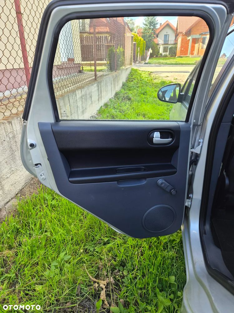 Mitsubishi Colt - 25