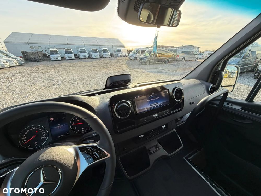 Mercedes-Benz Sprinter 519 - 21