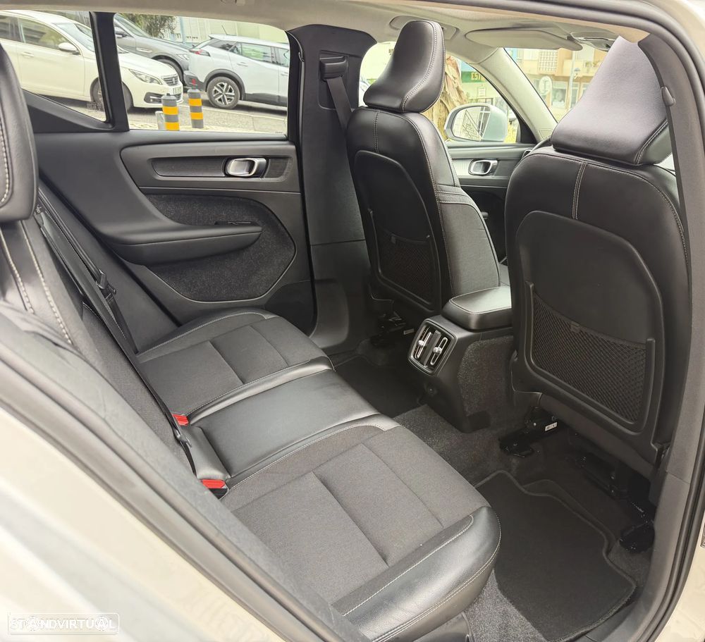 Volvo XC 40 1.5 T3 Momentum Tech Edition - 26