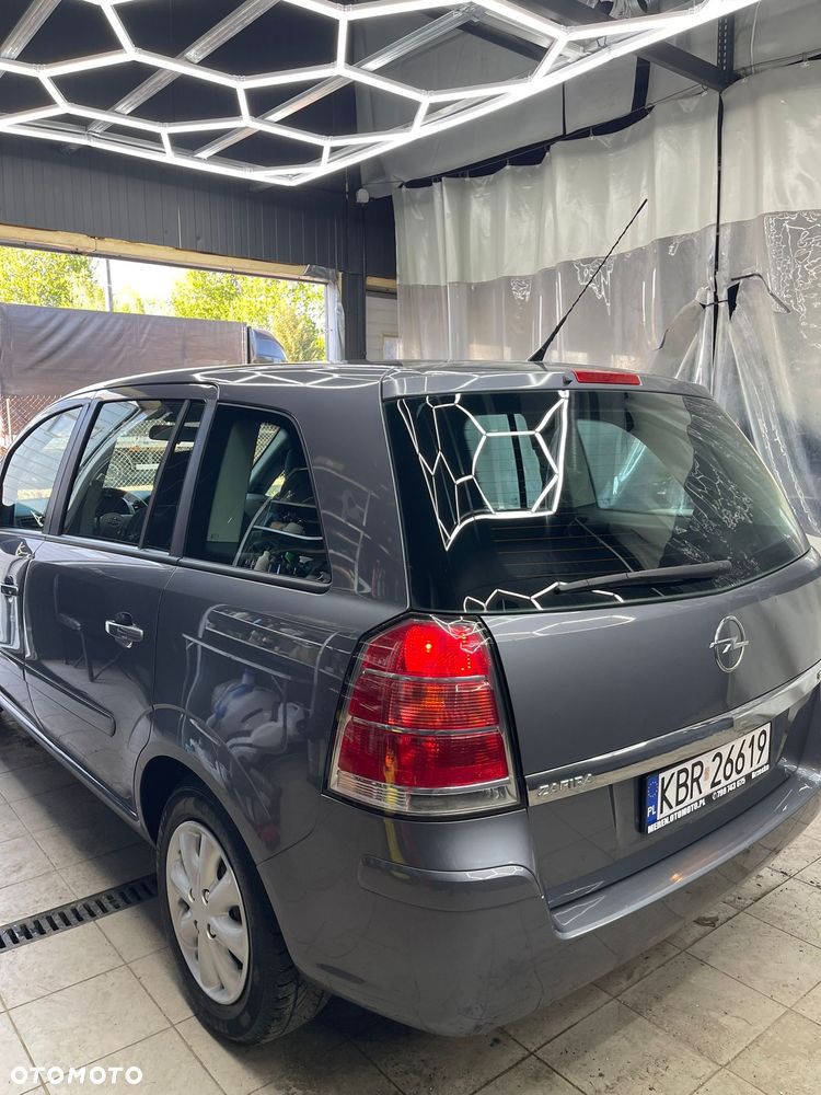Opel Zafira 1.8 Elegance - 25