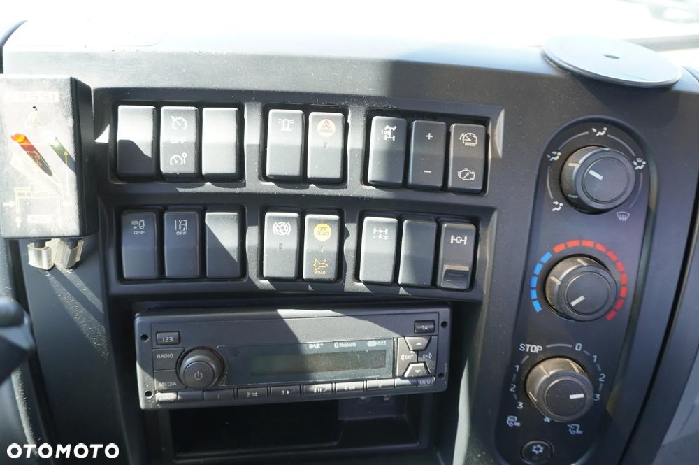 Renault C320 P4x2 E6 / HDS Fassi 5,6 t / Zasięg 8 m / Platforma 15 EPAL - 19