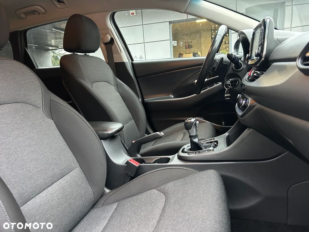 Hyundai i30 1.6 D Comfort DCT - 17