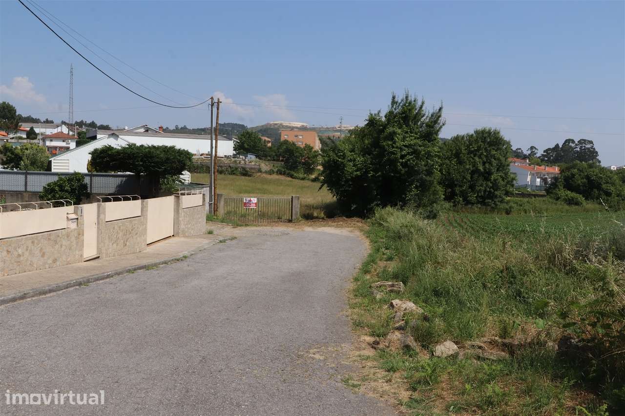 Lote de Terreno  Venda em Lustosa e Barrosas (Santo Estêvão),Lousada - Grande imagem: 2/8