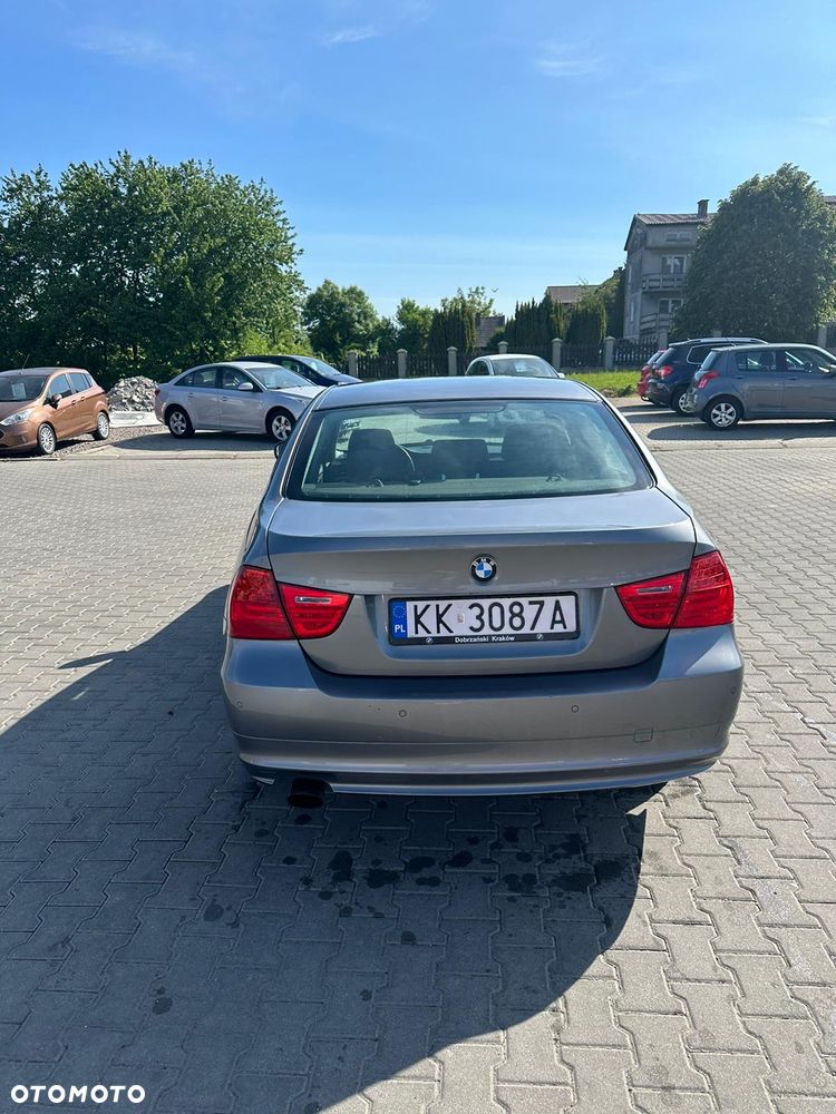 BMW Seria 3 318i - 4