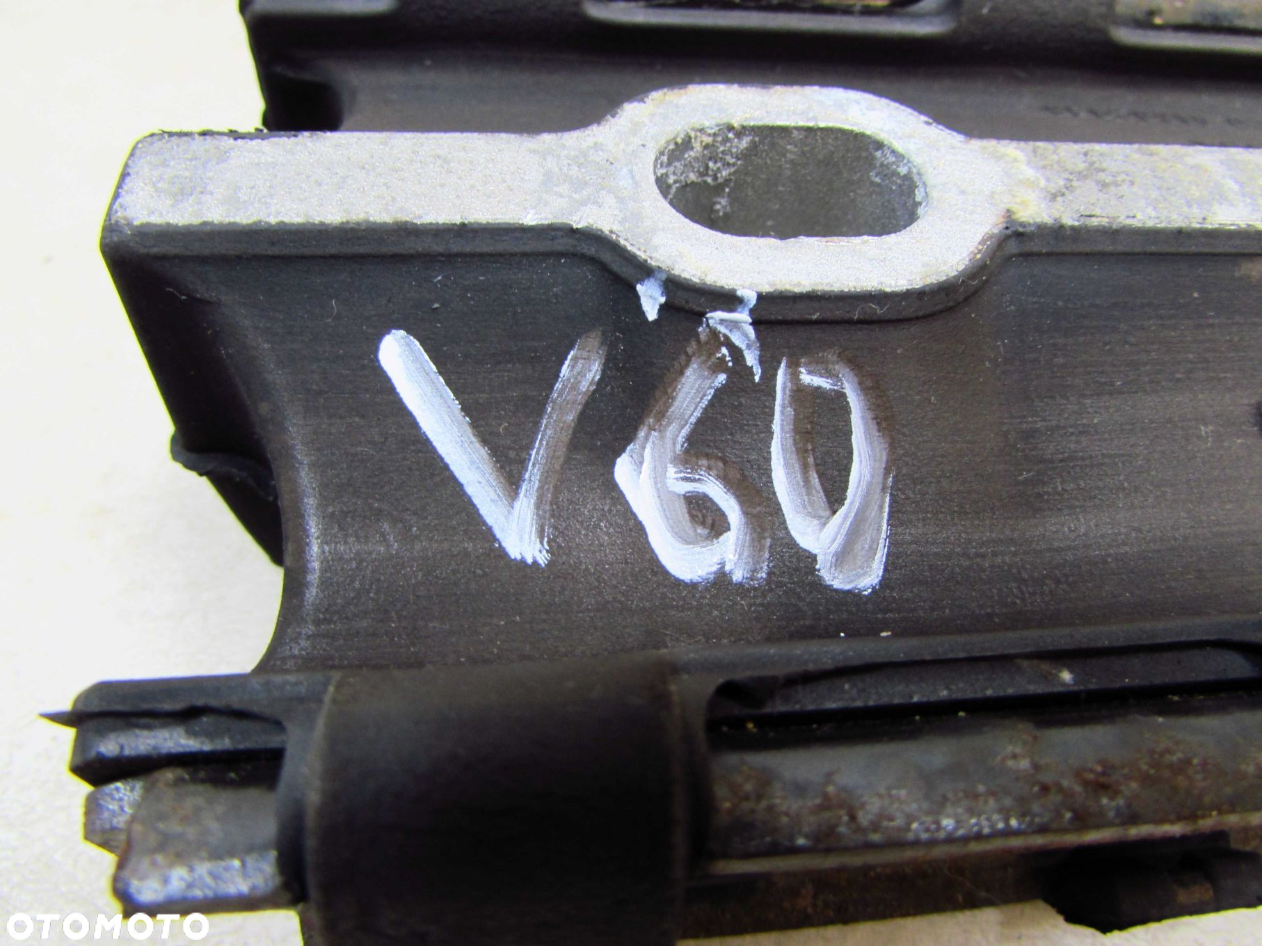 VOLVO S60 II V60 2.4 D5 10- LAPA PODUSZKA SKRZYNI 31262935 - 7