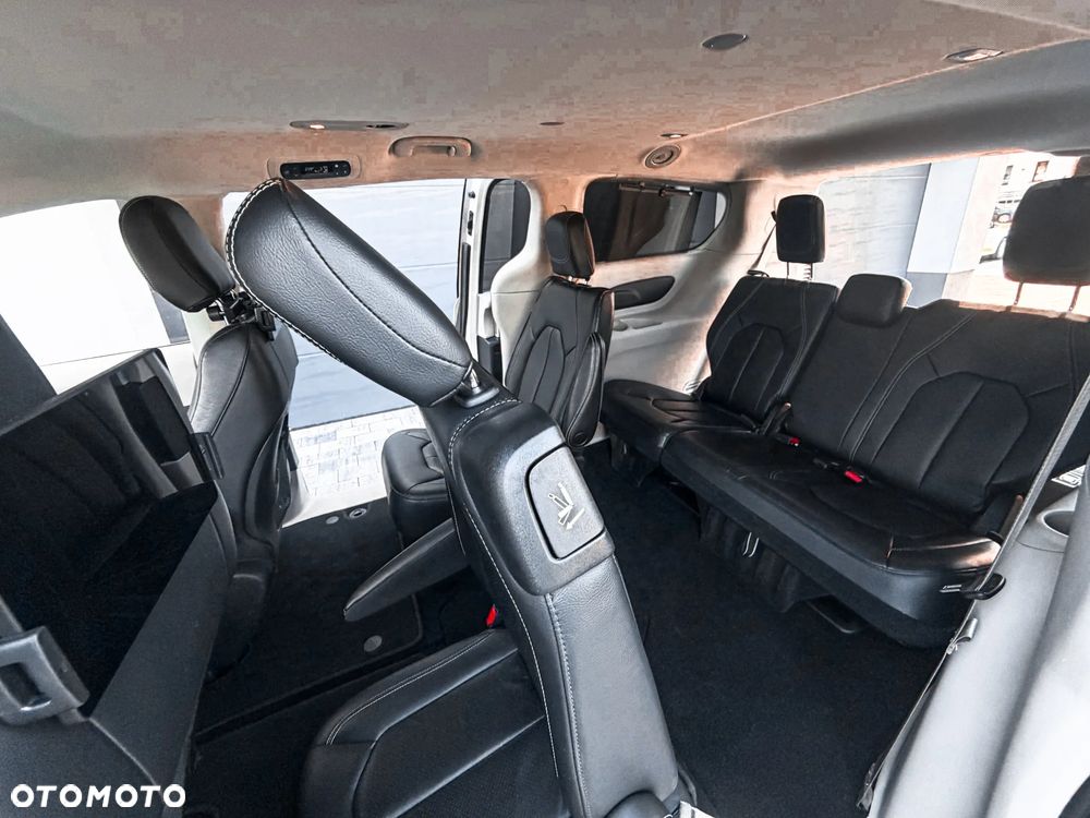Chrysler Pacifica - 27