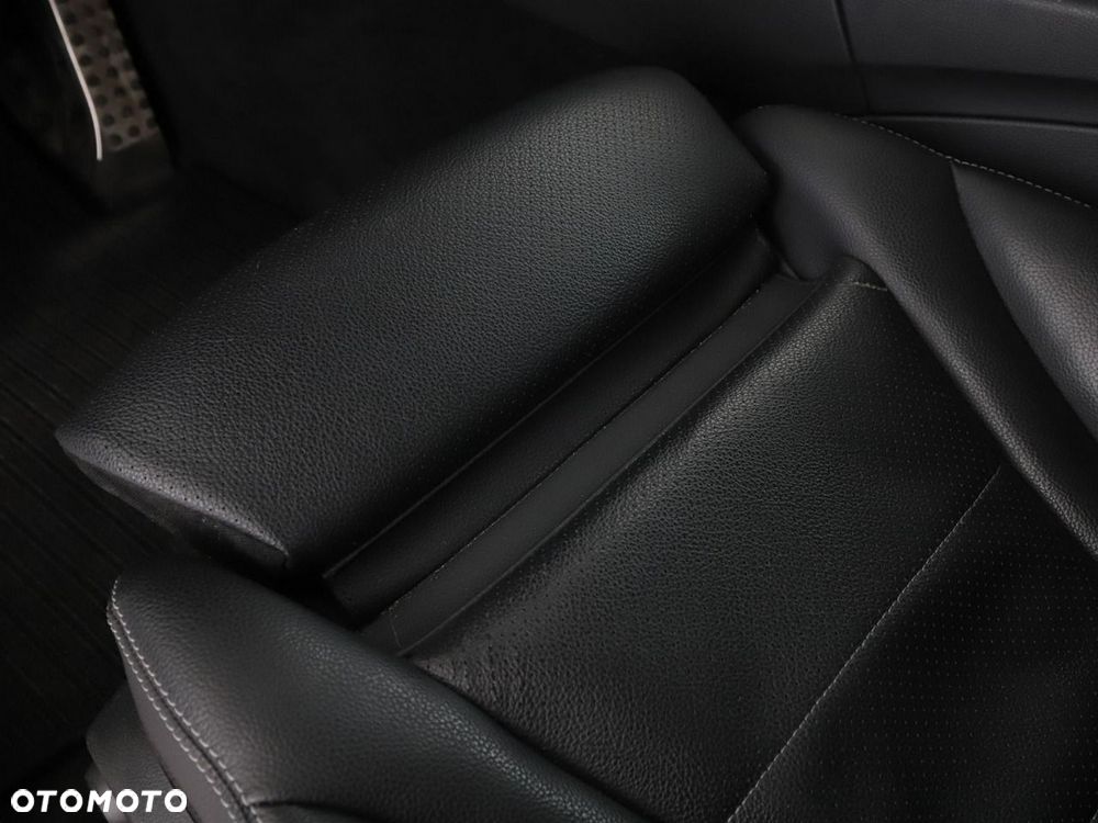 Mercedes-Benz Klasa C 180 9G-TRONIC AMG Line - 39