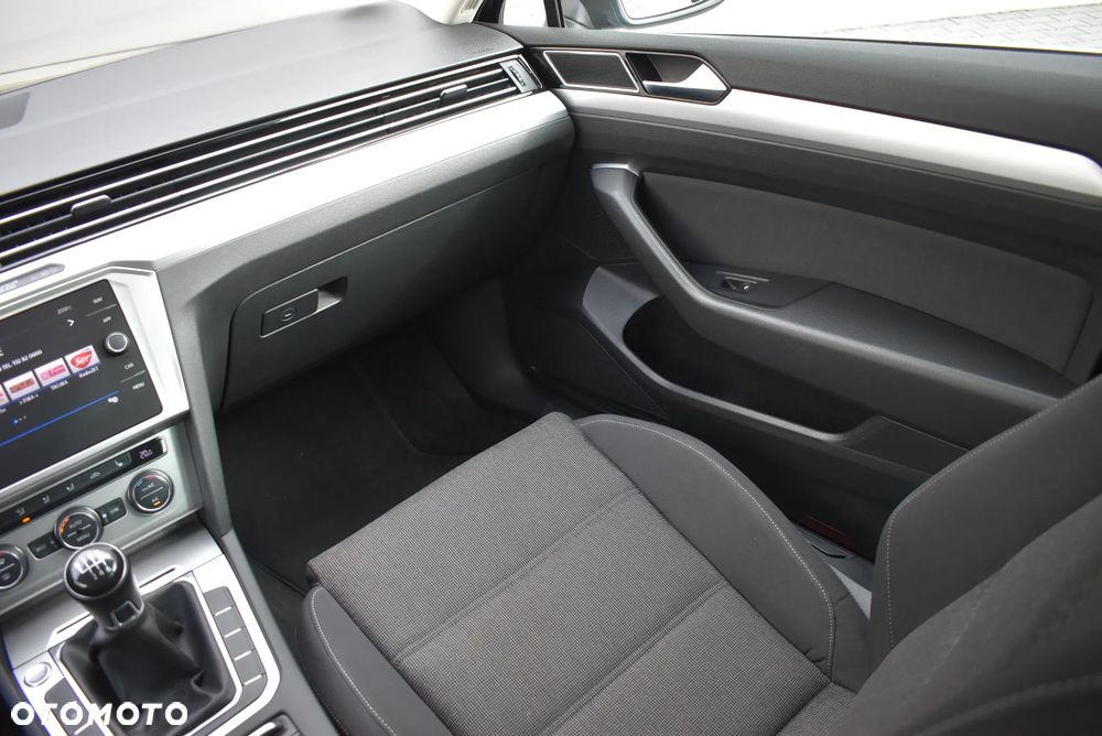 Volkswagen Passat - 20