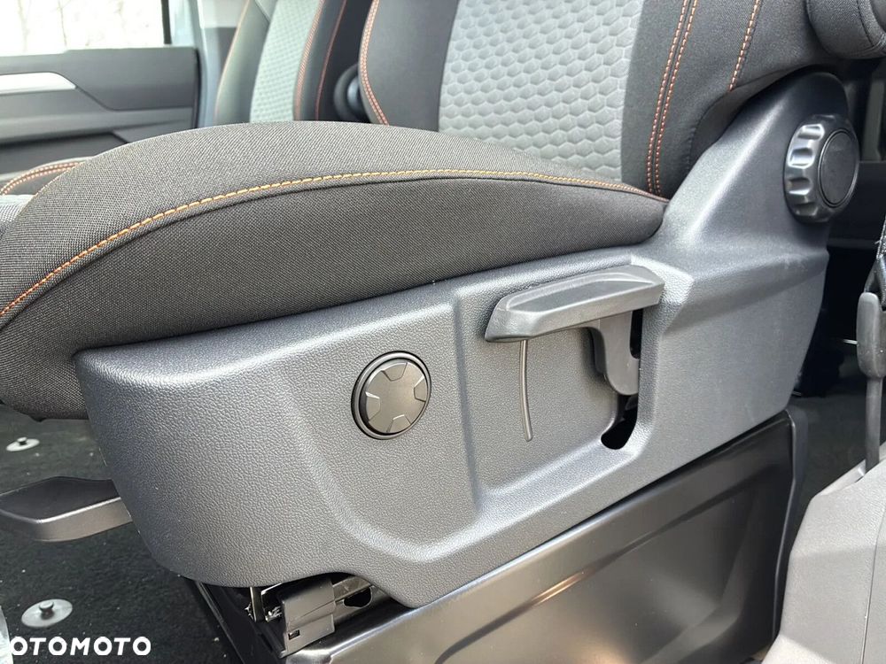 Volkswagen Caravelle - 39