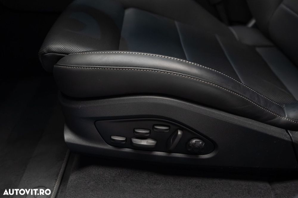 Porsche Macan Turbo 100 kWh - 12