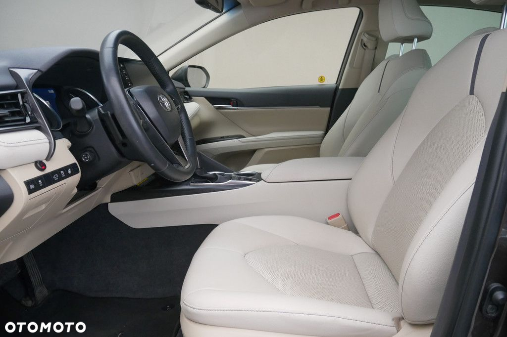 Toyota Camry - 12