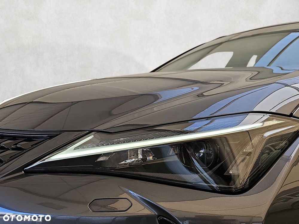 Lexus UX - 35