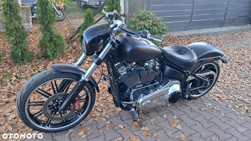 Harley-Davidson Softail Breakout - 4