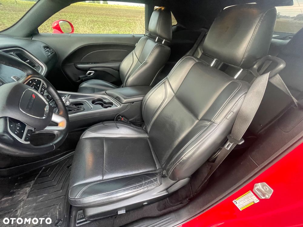 Dodge Challenger - 9