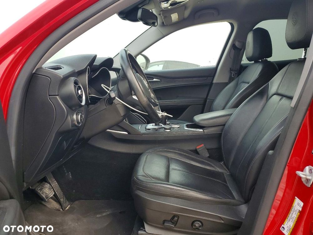 Alfa Romeo Stelvio - 8