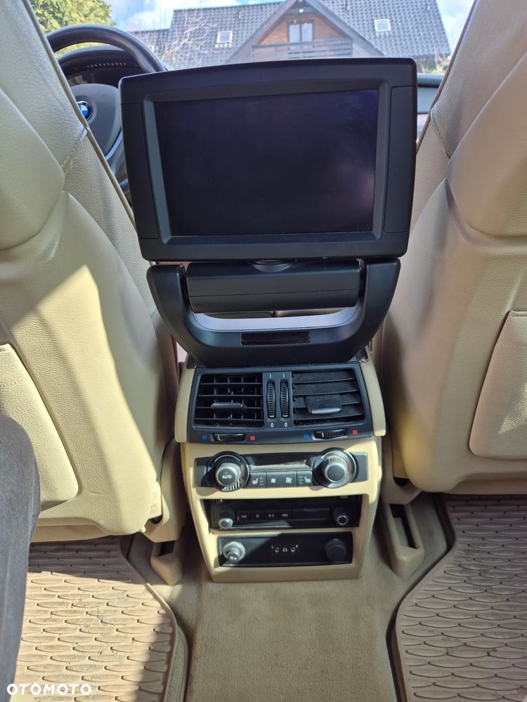 BMW X5 4.8i xDrive - 14
