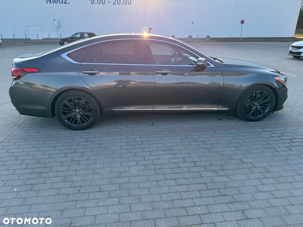 Hyundai Genesis - 8
