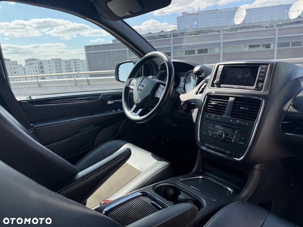 Dodge Grand Caravan - 35