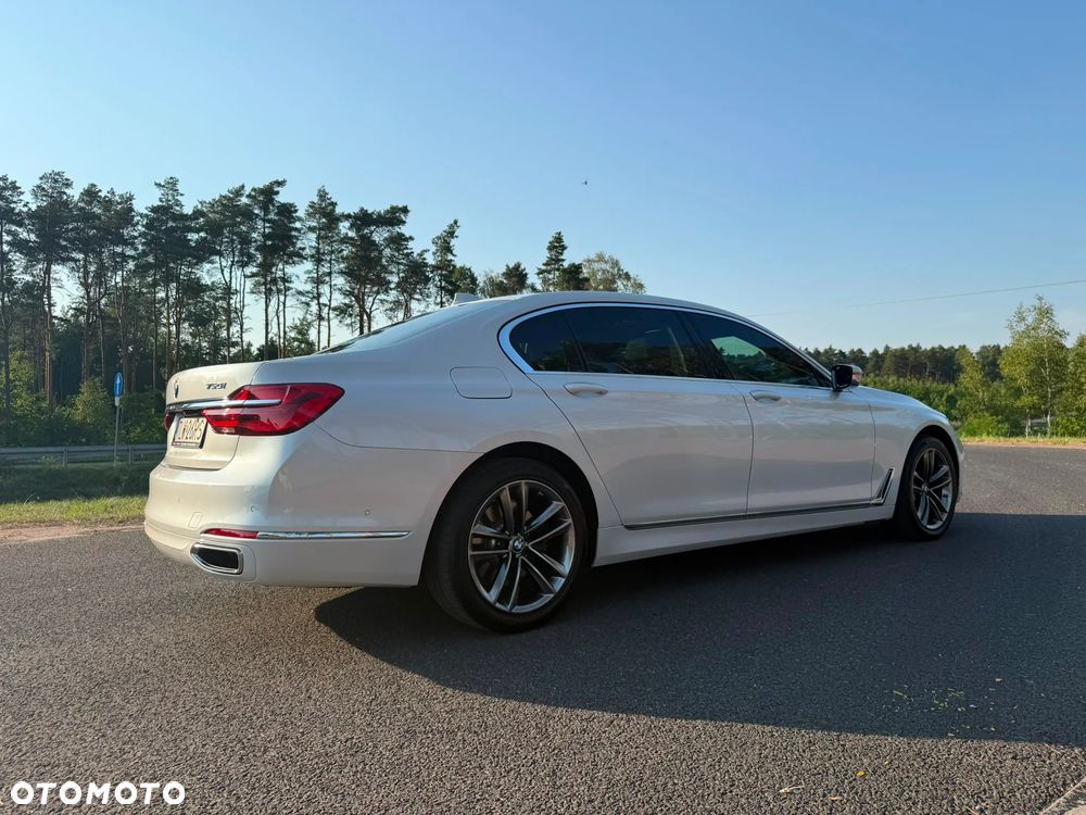 BMW Seria 7 750i xDrive - 13