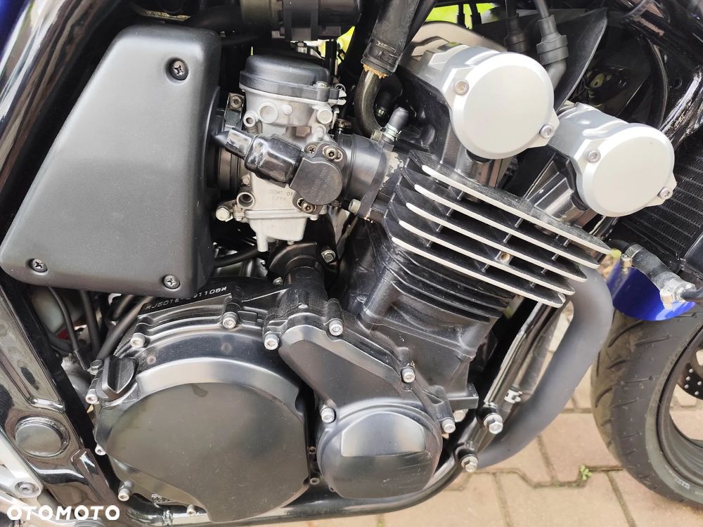 Yamaha FZS - 6