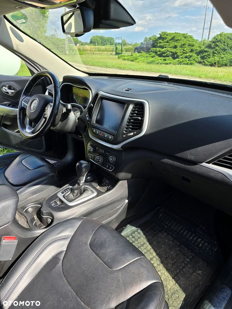 Jeep Cherokee - 22