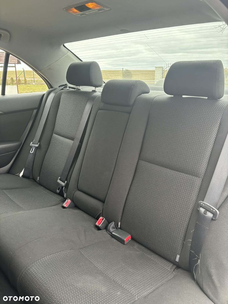 Toyota Avensis 2.0 VVT-i High - 12