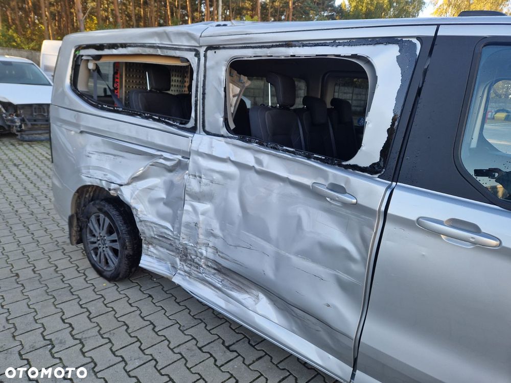 Ford Tourneo Custom - 21