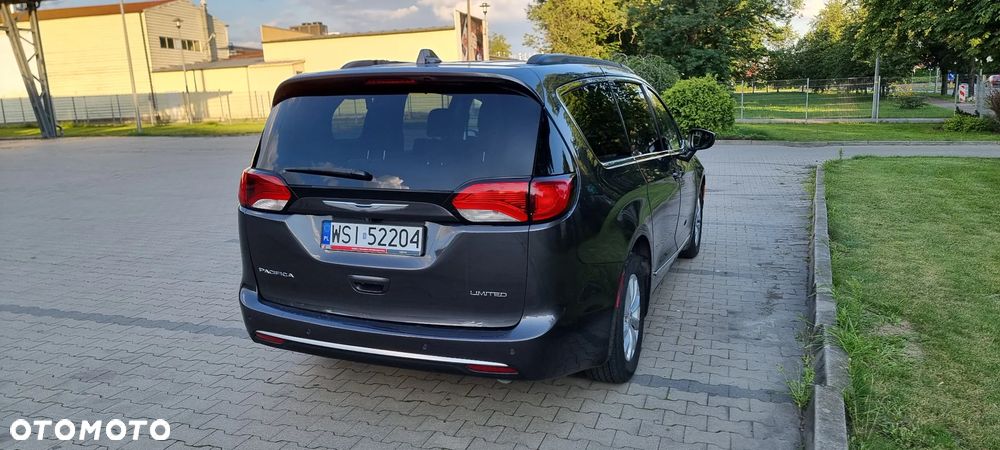 Chrysler Pacifica - 9