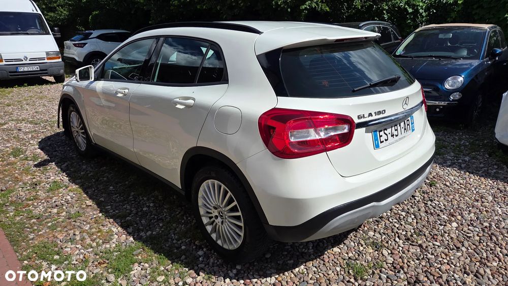 Mercedes-Benz GLA 180 Style - 3