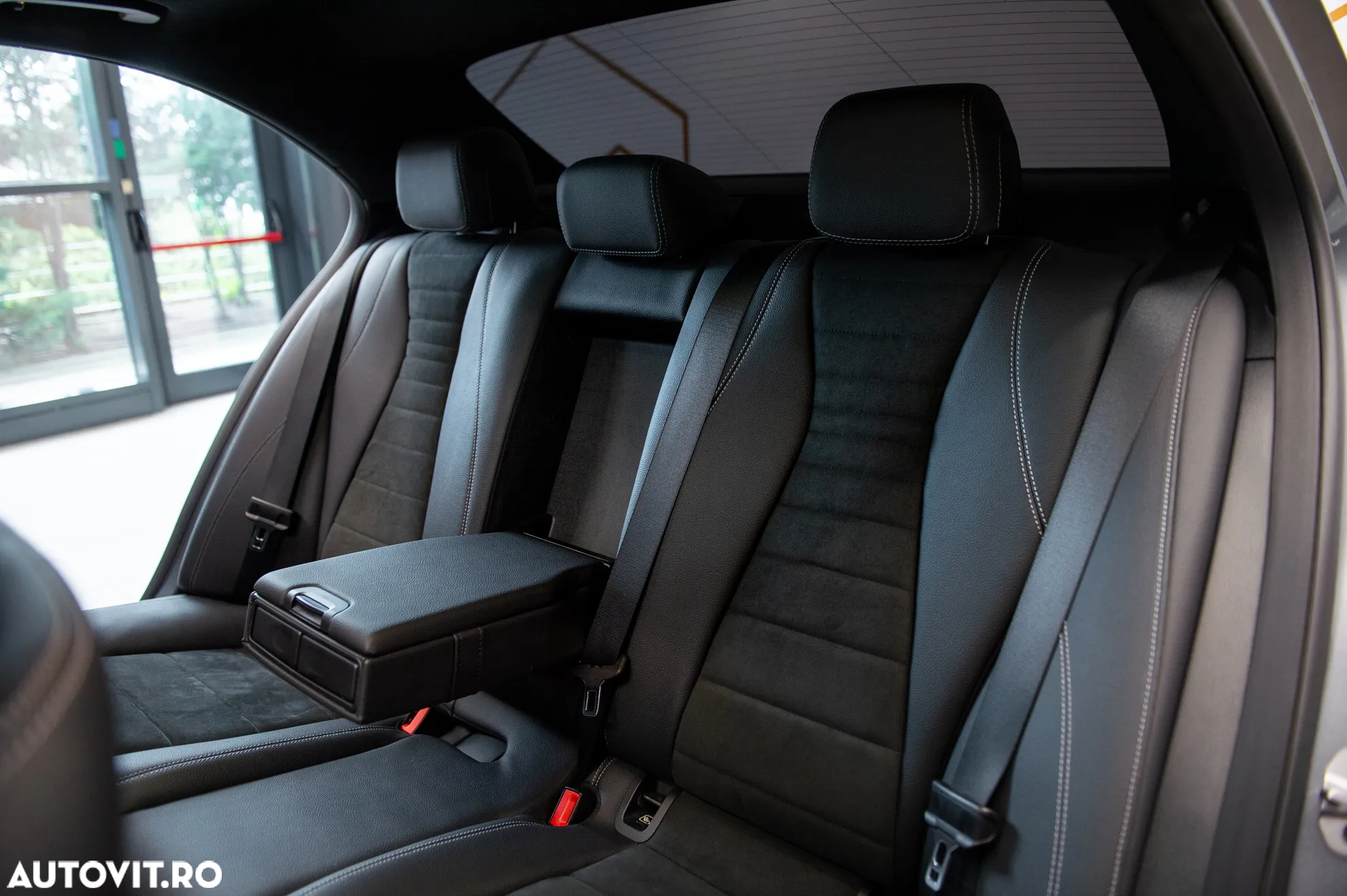 Mercedes-Benz E 300e 4Matic 9G-TRONIC Edition AMG Line - 8