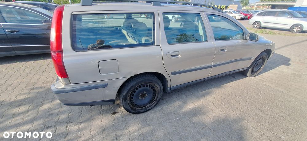 Volvo V70 2.4 - 6