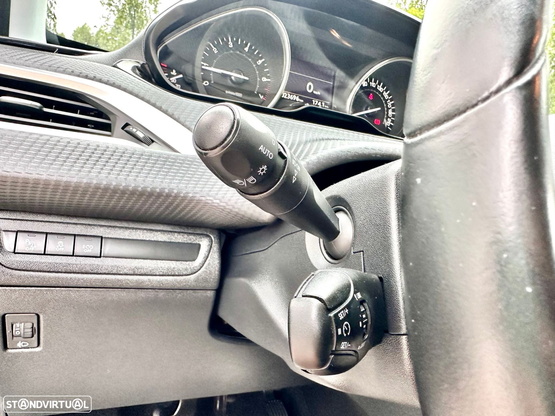 Peugeot 2008 1.2 PureTech Allure - 29