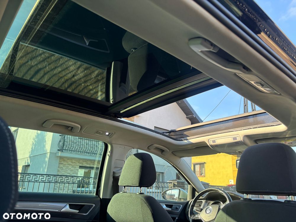 Volkswagen Golf - 24