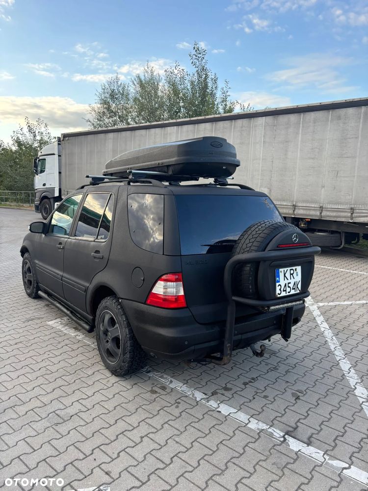 Mercedes-Benz ML 320 - 7