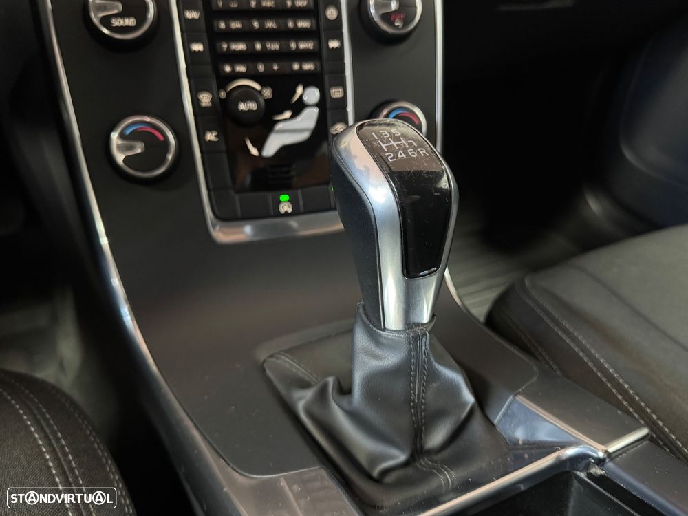 Volvo V60 D2 Momentum - 27